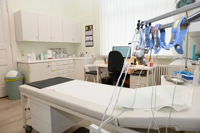 Funktionsraum mit EKG-Gerät